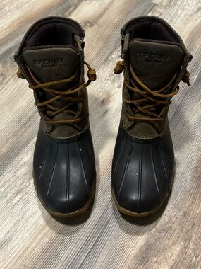 Sperry Black and Olive Lace-Up Duck Boots women’s 7